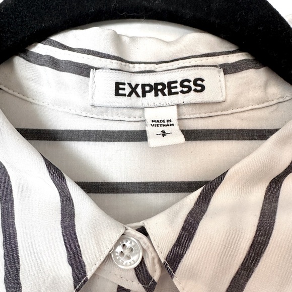 Express Button Up Work Top - Picture 2 of 3